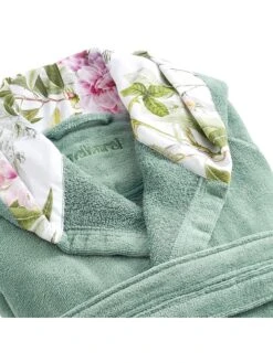 Cacharel Bademantel In Grün -Trendiges Bekleidungsgeschäft cacharel bademantel in grun 3