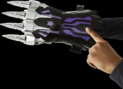 Trendiges Bekleidungsgeschäft -Trendiges Bekleidungsgeschäft hasbro blp wakanda battle claws 1