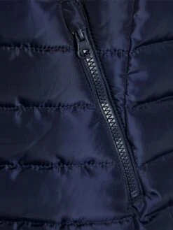 Jack & Jones Weste "Wing" In Dunkelblau 7 Jack & Jones Weste "Wing" In Dunkelblau -Trendiges Bekleidungsgeschäft jack and jones weste wing in dunkelblau 2