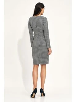 Kleid In Schwarz/ Weiß 7 Kleid In Schwarz/ Weiß -Trendiges Bekleidungsgeschäft nife kleid in schwarz weiss 2