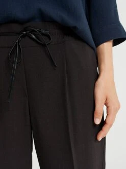 OPUS Hose "Melosa" In Schwarz 10 OPUS Hose "Melosa" In Schwarz -Trendiges Bekleidungsgeschäft opus hose melosa in schwarz 3