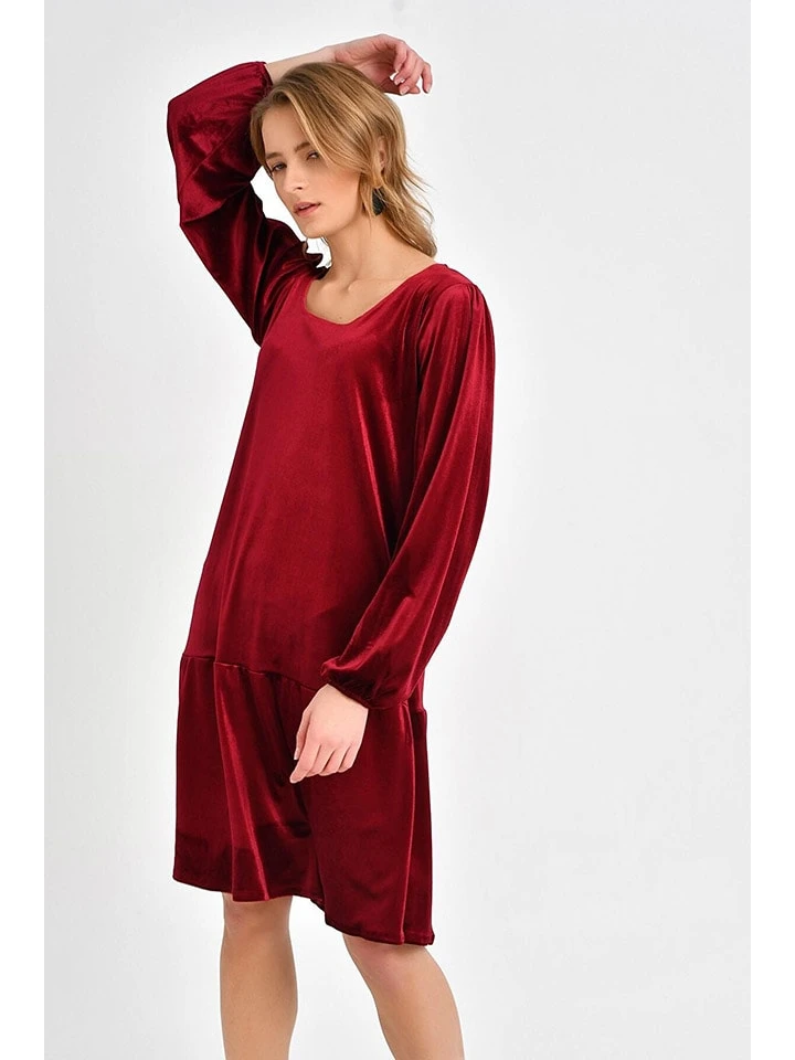 Kleid In Rot 4 Kleid In Rot – Bild 2