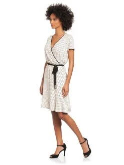 Kleid "Chicago Downtown" In Creme -Trendiges Bekleidungsgeschäft vive maria kleid chicago downtown in creme 3