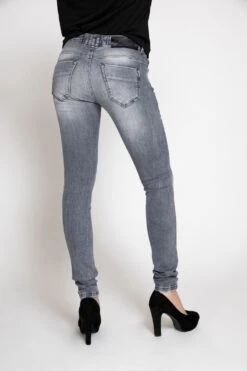 Jeans MIA GREY In Grau -Trendiges Bekleidungsgeschäft zhrill jeans mia grey in grau 3